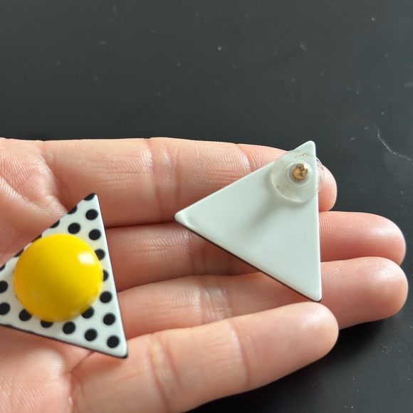 Vtg 1980s Funky Yellow Polka dot Triangle Stud Earrings - Picture 6 of 7